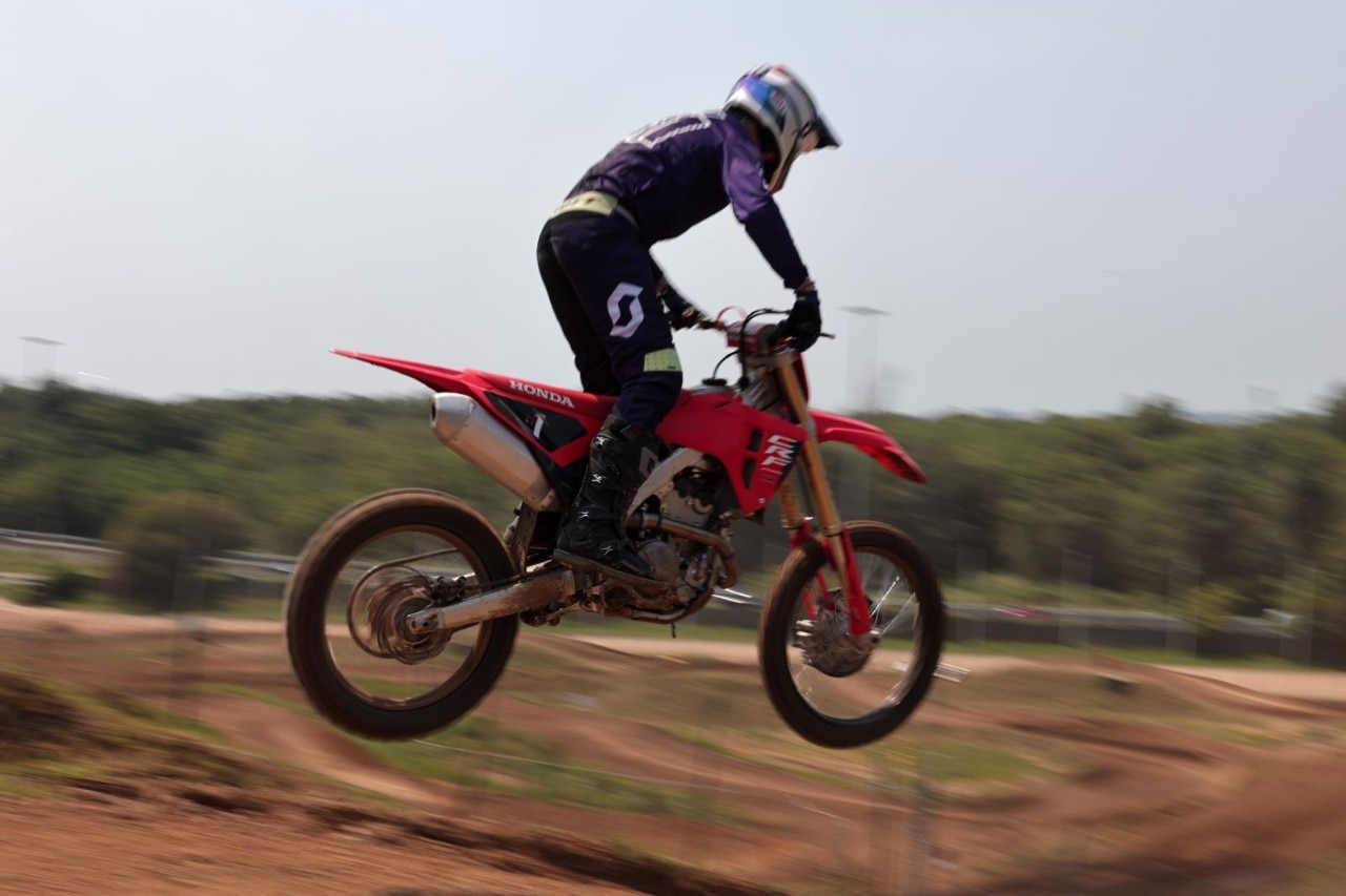 Prova Honda CRF 250R e CRF450R  2025: sempre più su!